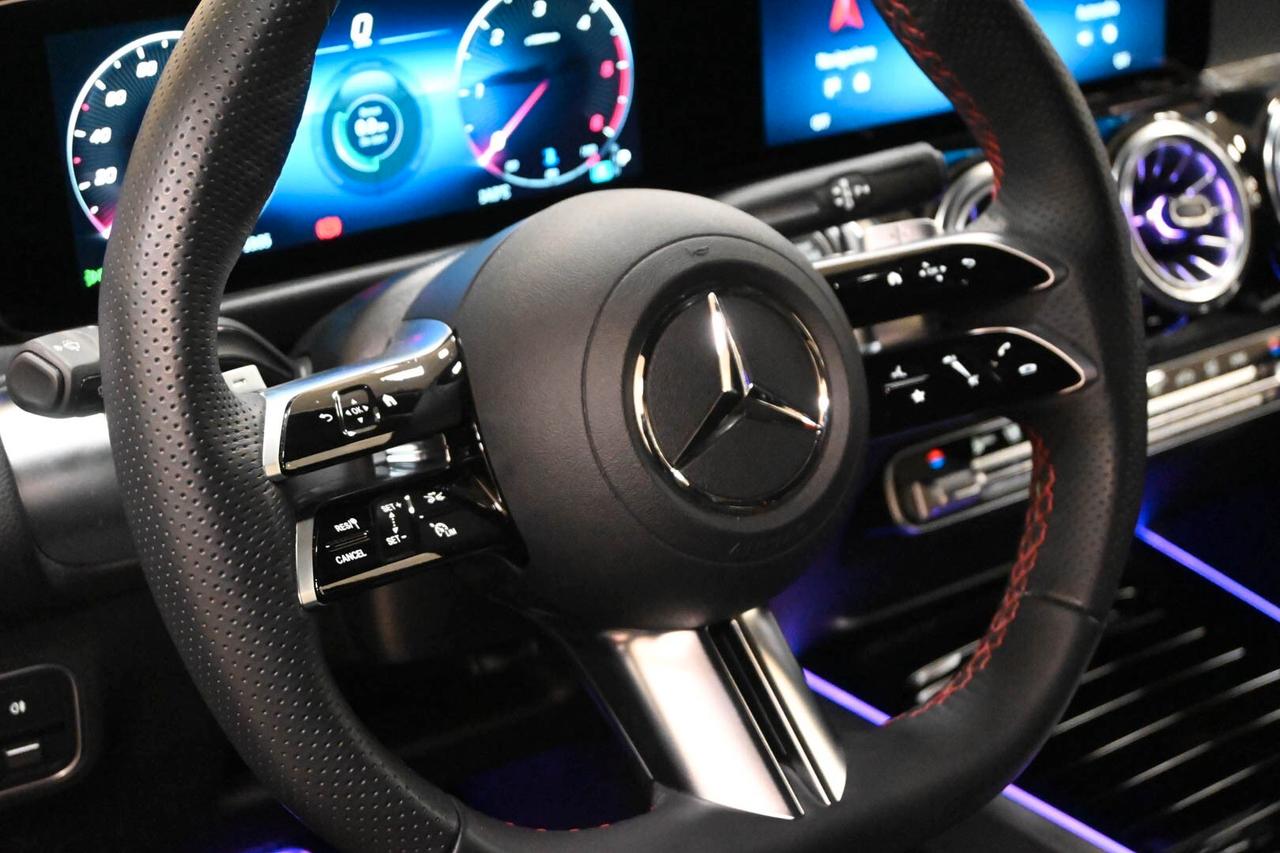 MERCEDES GLB (X247) GLB 200 d Automati...