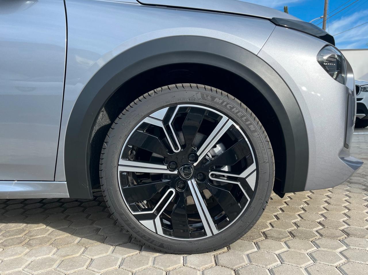 Lancia Ypsilon 1.2 100cv Hybrid e-DCT Automatic Km0