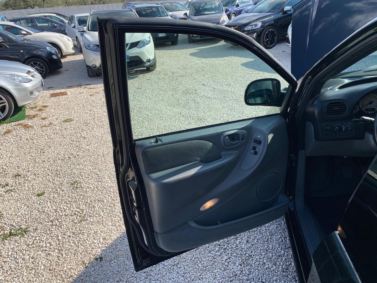 Chrysler Voyager 2.5 CRD cat LX Leather