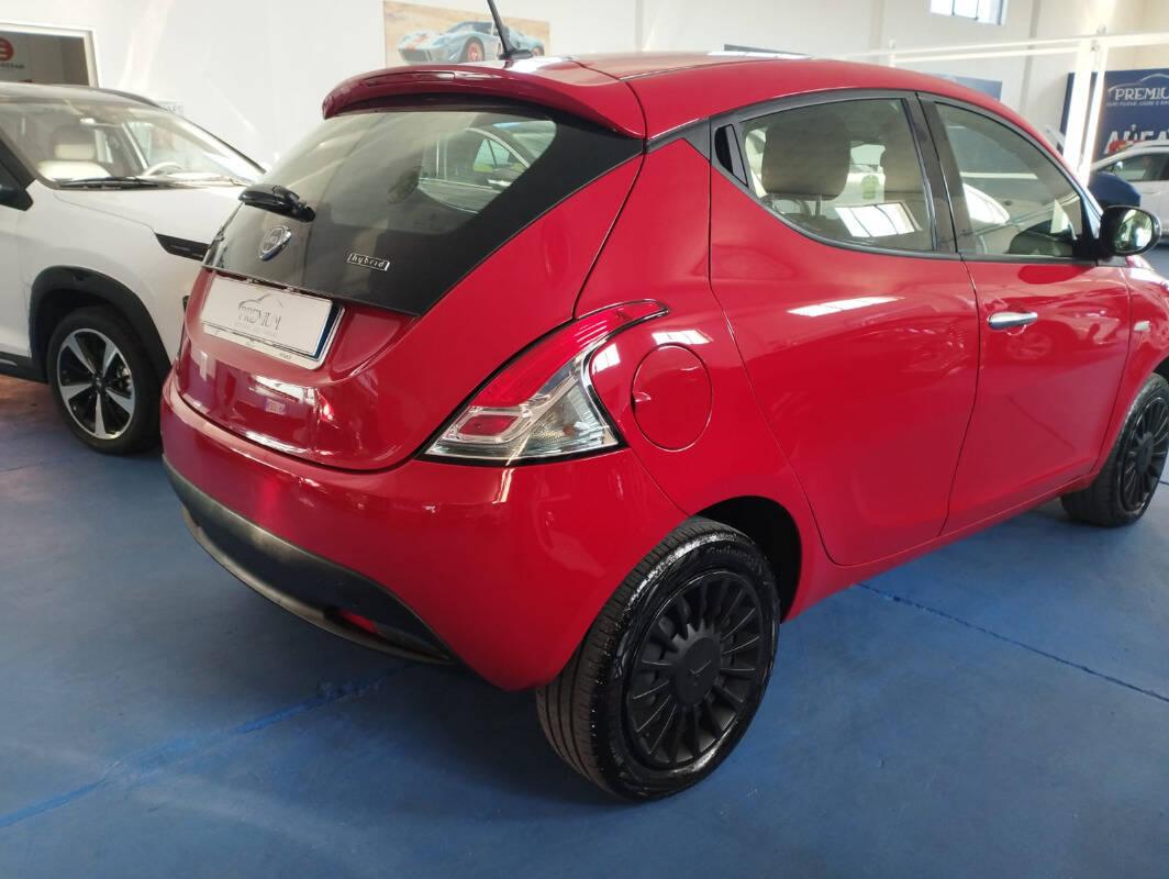 Lancia Ypsilon III 1.0 firefly hybrid Silver s&s 70cv 5p.ti