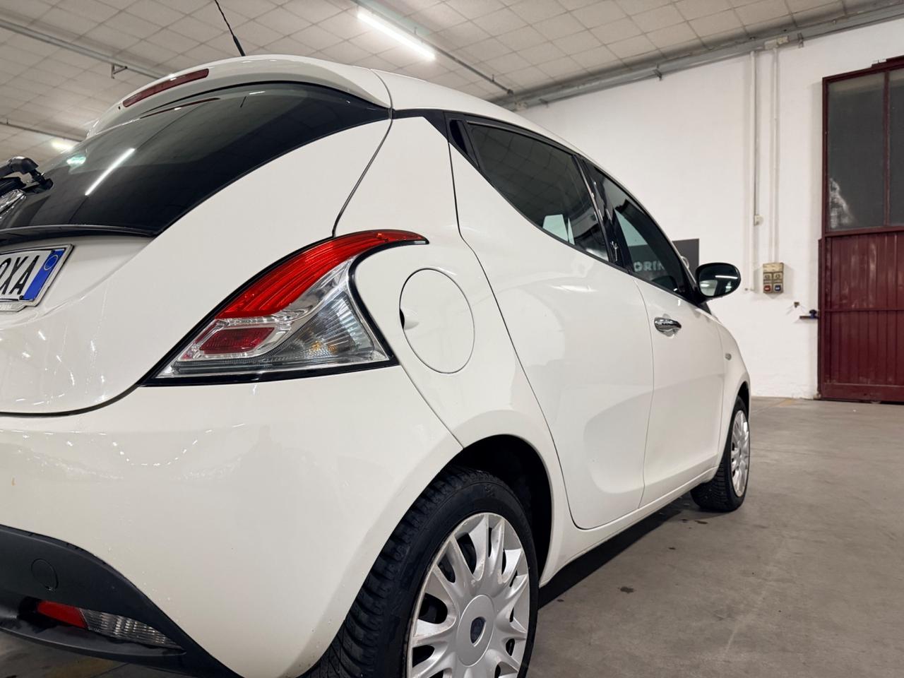 Lancia Ypsilon 1.2 69 CV 5 porte S&S Platinum