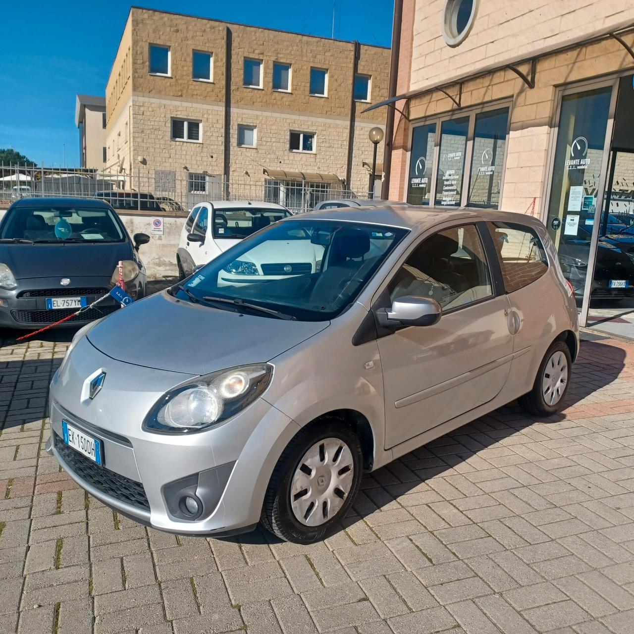 144.118KM TWINGO 1.2 PER NEOPATENTATI