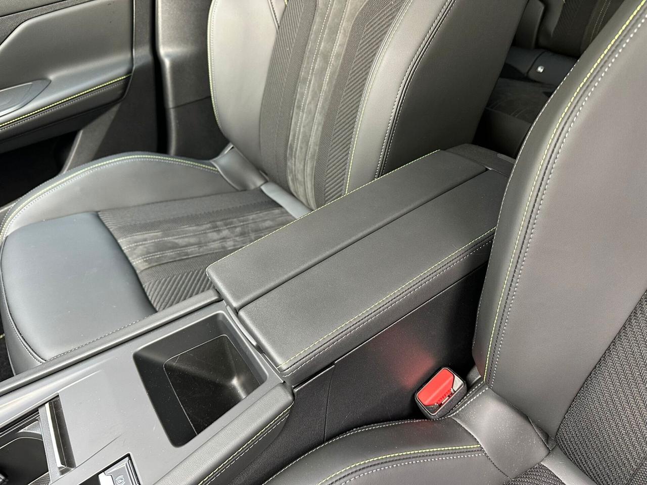 Peugeot 408 Hybrid 145 e-DCS6 GT my25