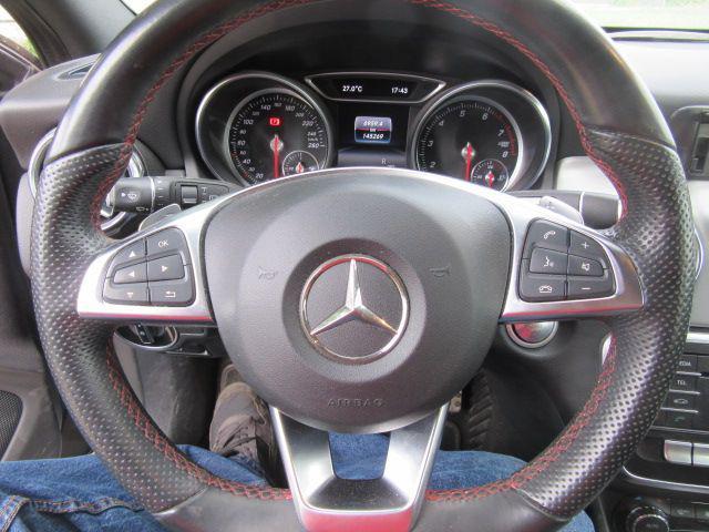MERCEDES-BENZ GLA 180 Premium
