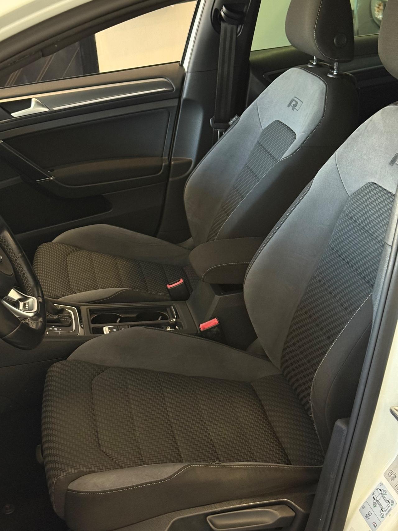 Volkswagen Golf 2.0 TDI DSG 5p R-LINE Highline BlueMotion Technology