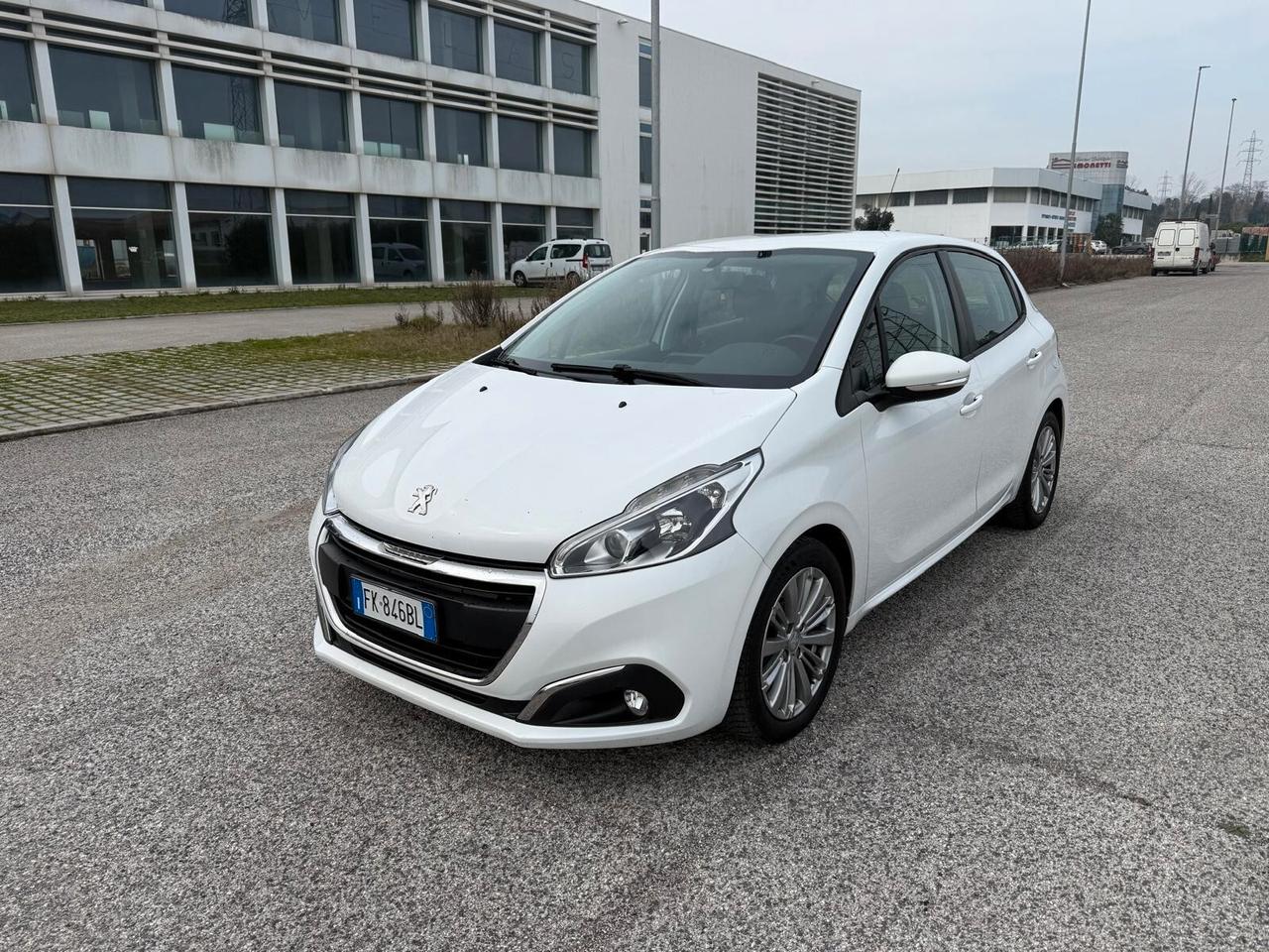 Peugeot 208 BlueHDi 75 5 porte Allure
