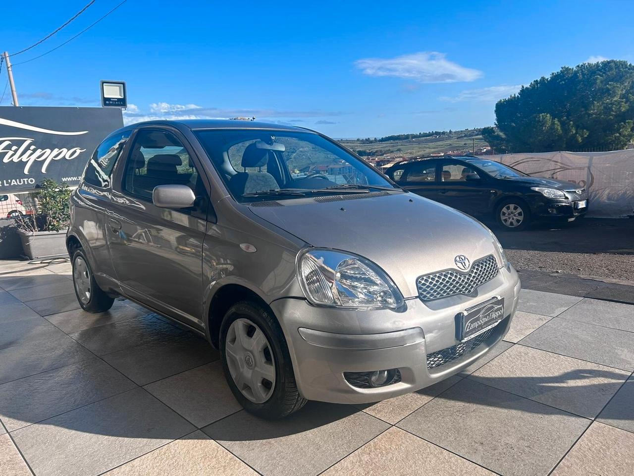 Toyota Yaris 1.3i 16V cat 3 porte Sol - 2004