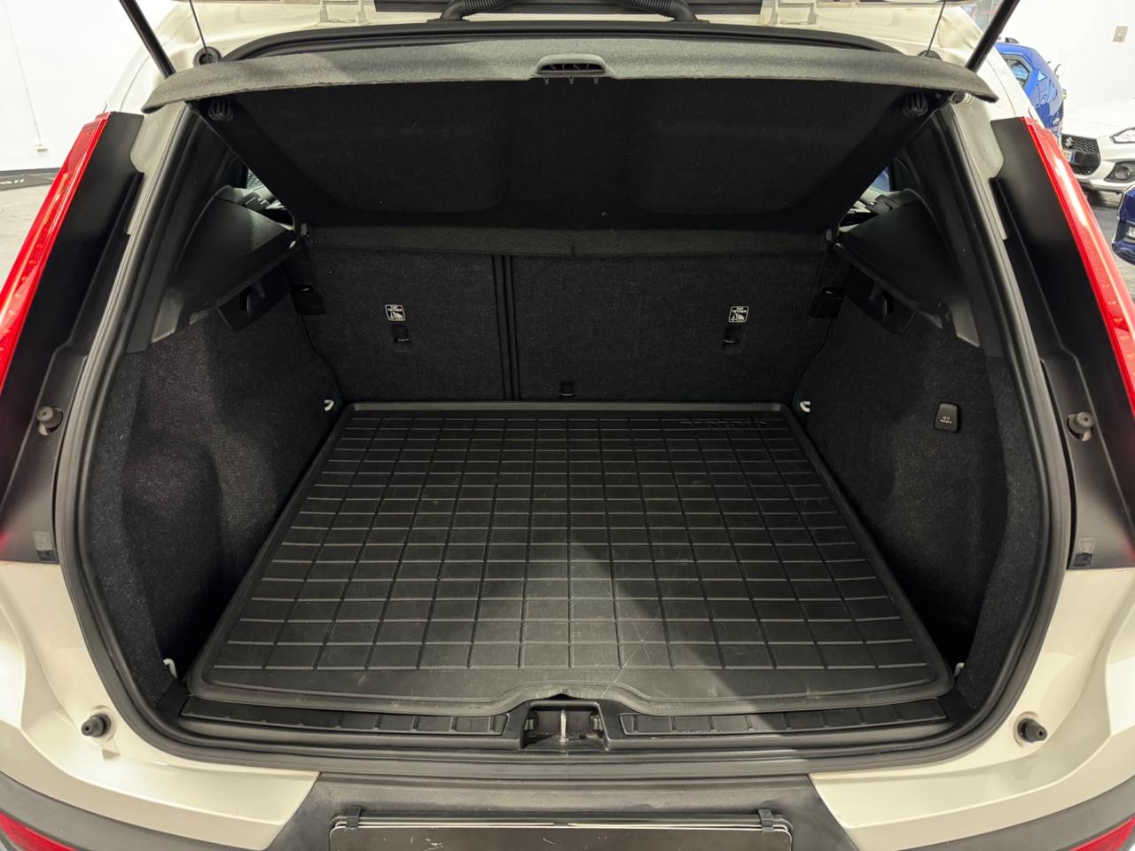 Volvo XC40 T2 Geartronic Momentum Pro REALE!