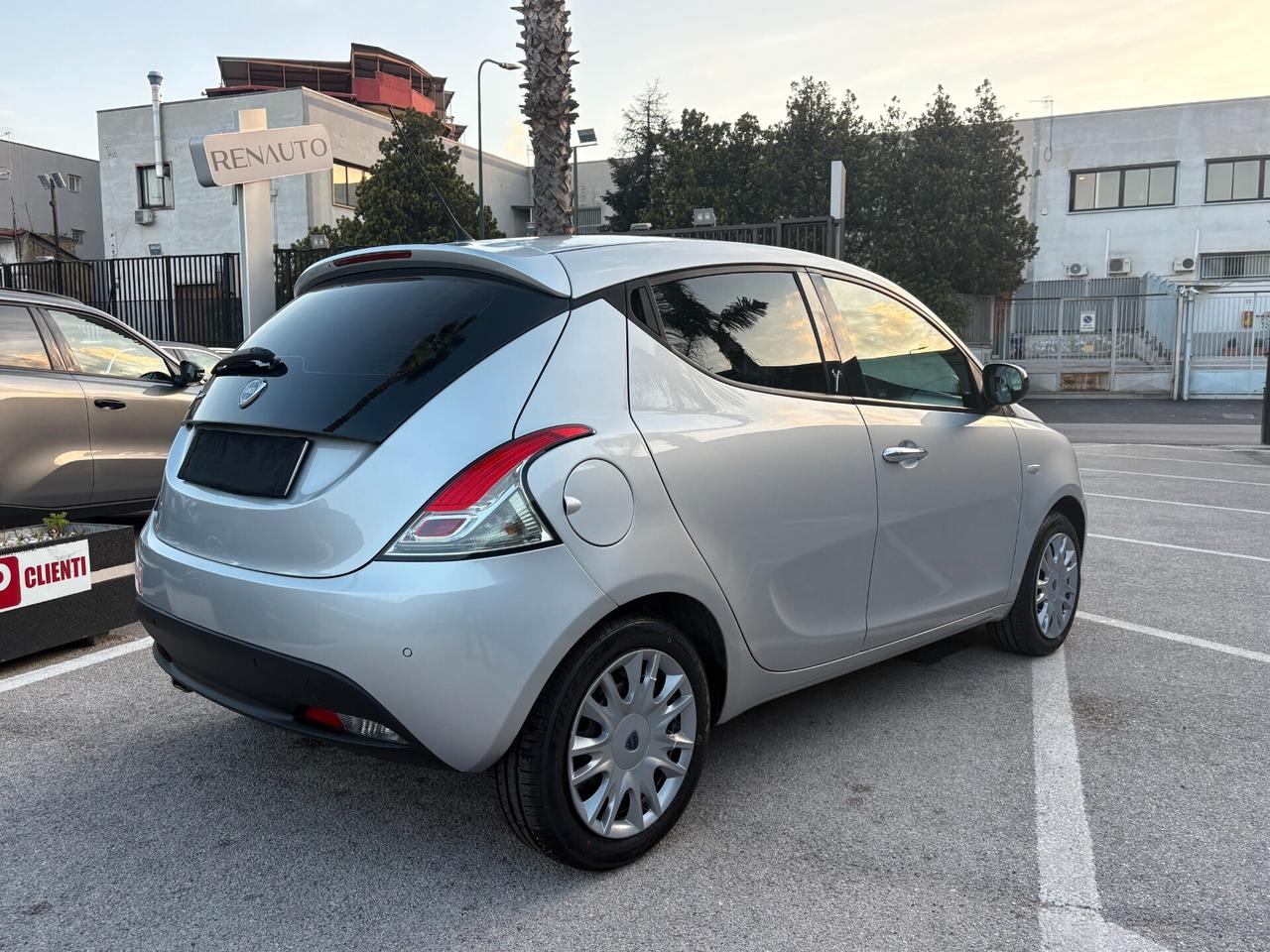 Lancia Ypsilon 1.2 69 CV 5 porte GPL Silver