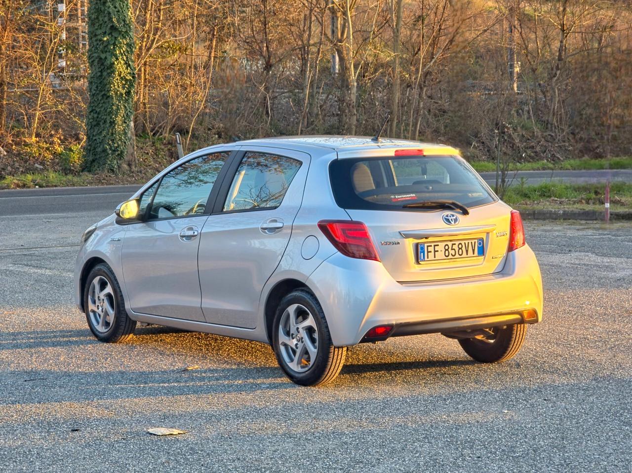 Toyota Yaris 1.5 Hybrid 5 porte Business 2016-E6B Automatico NEO