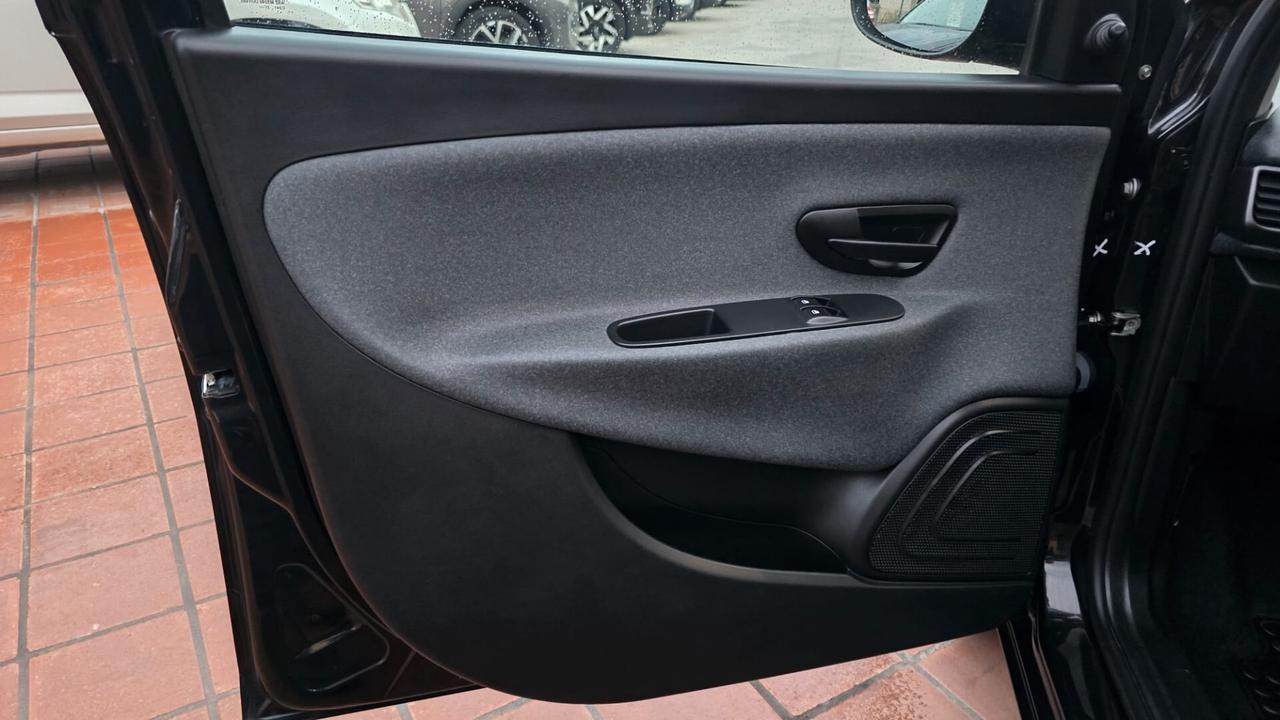 Lancia Ypsilon 1.0 FireFly 5 porte S&S Hybrid Silver