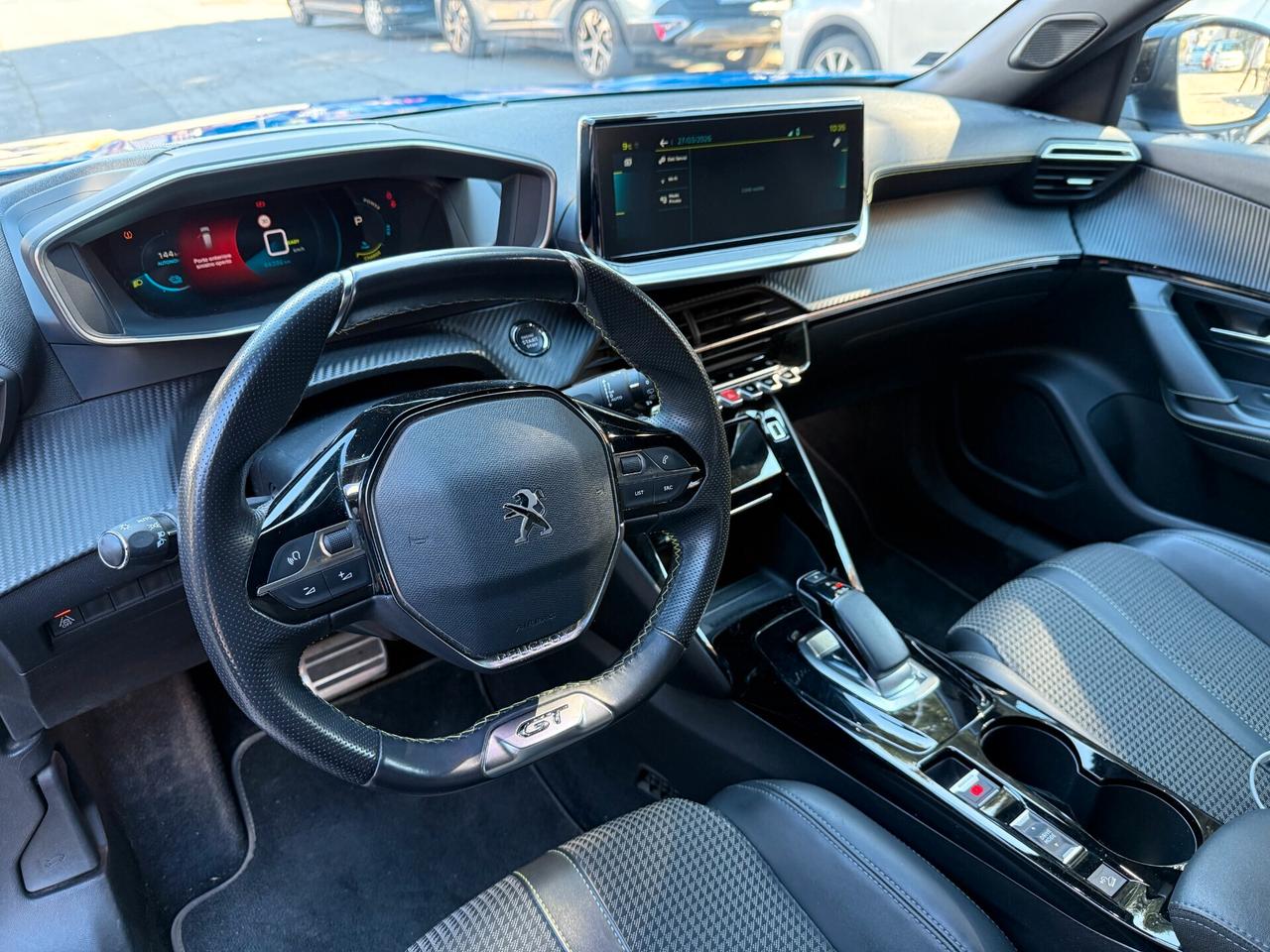 Peugeot 2008 motore elettrico 136 CV GT