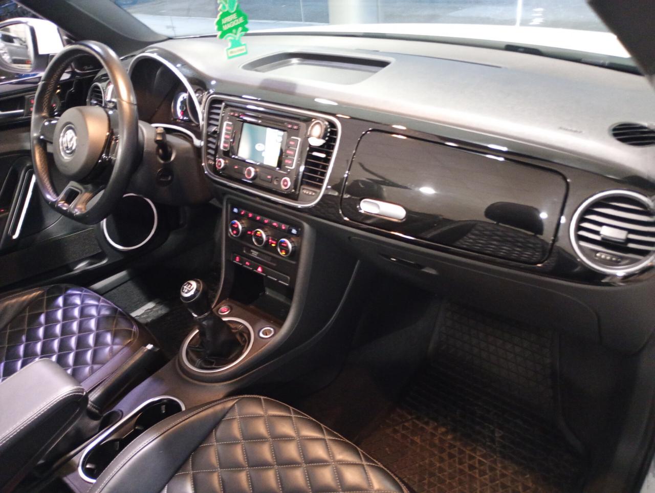 Volkswagen New Beetle Cabrio 1.6 TDI Design