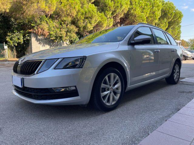 SKODA Octavia SW 1.6 TDI 115CV DSG NAVIGATORE SENSORI PARCHEGGIO