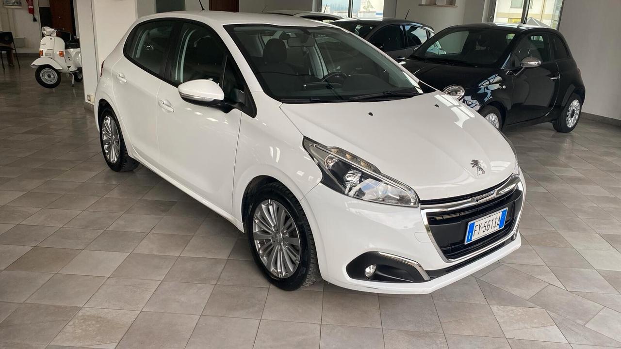 Peugeot 208 PureTech 82 5p. GPL Allure