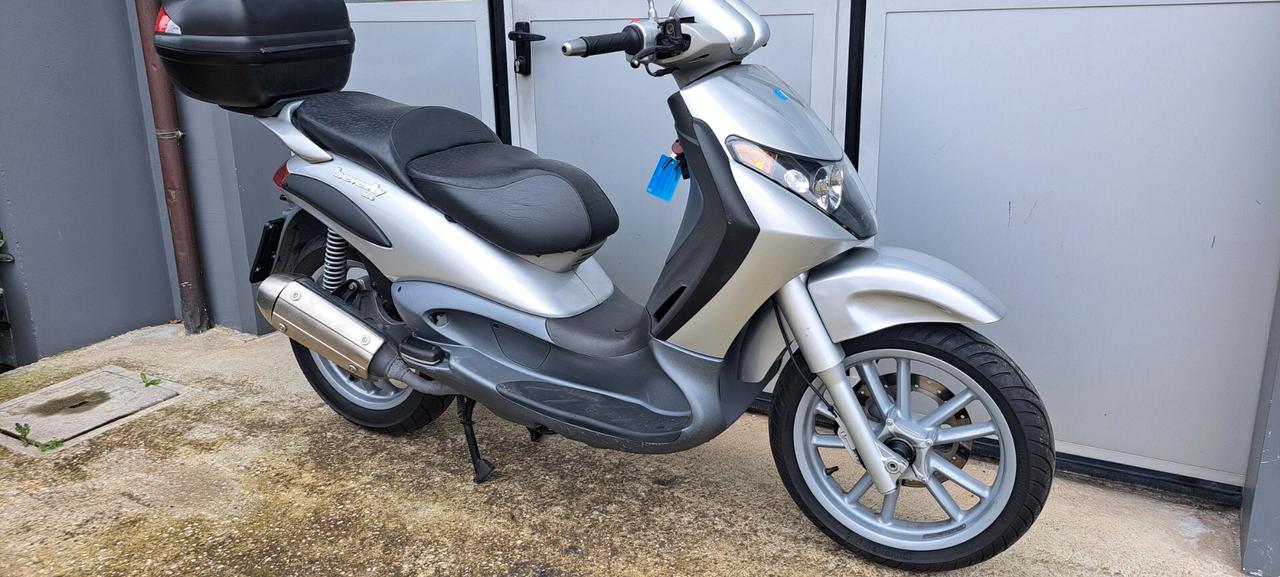 Piaggio Beverly 200