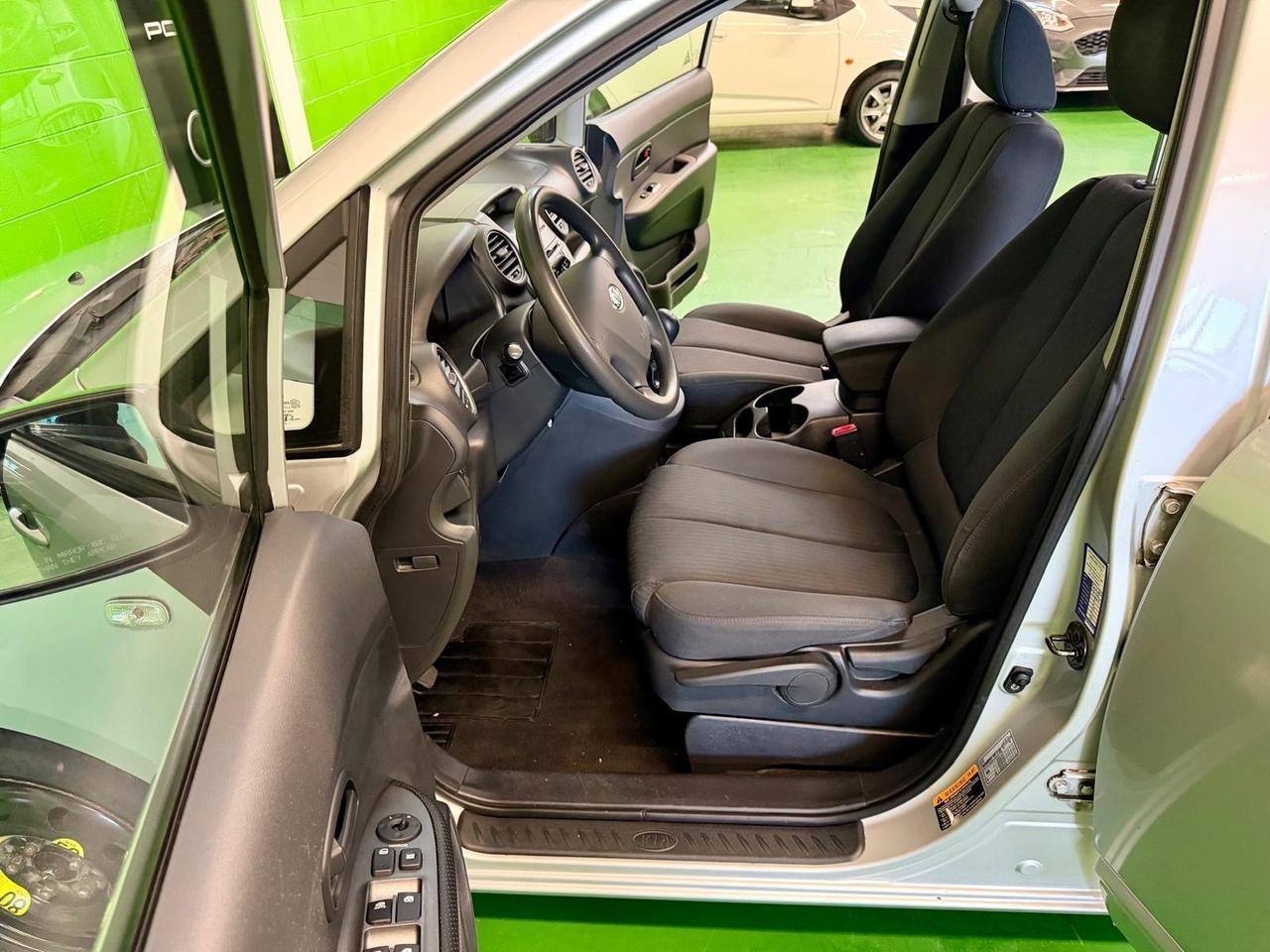 Kia Carens 2.0 CVVT EX Class