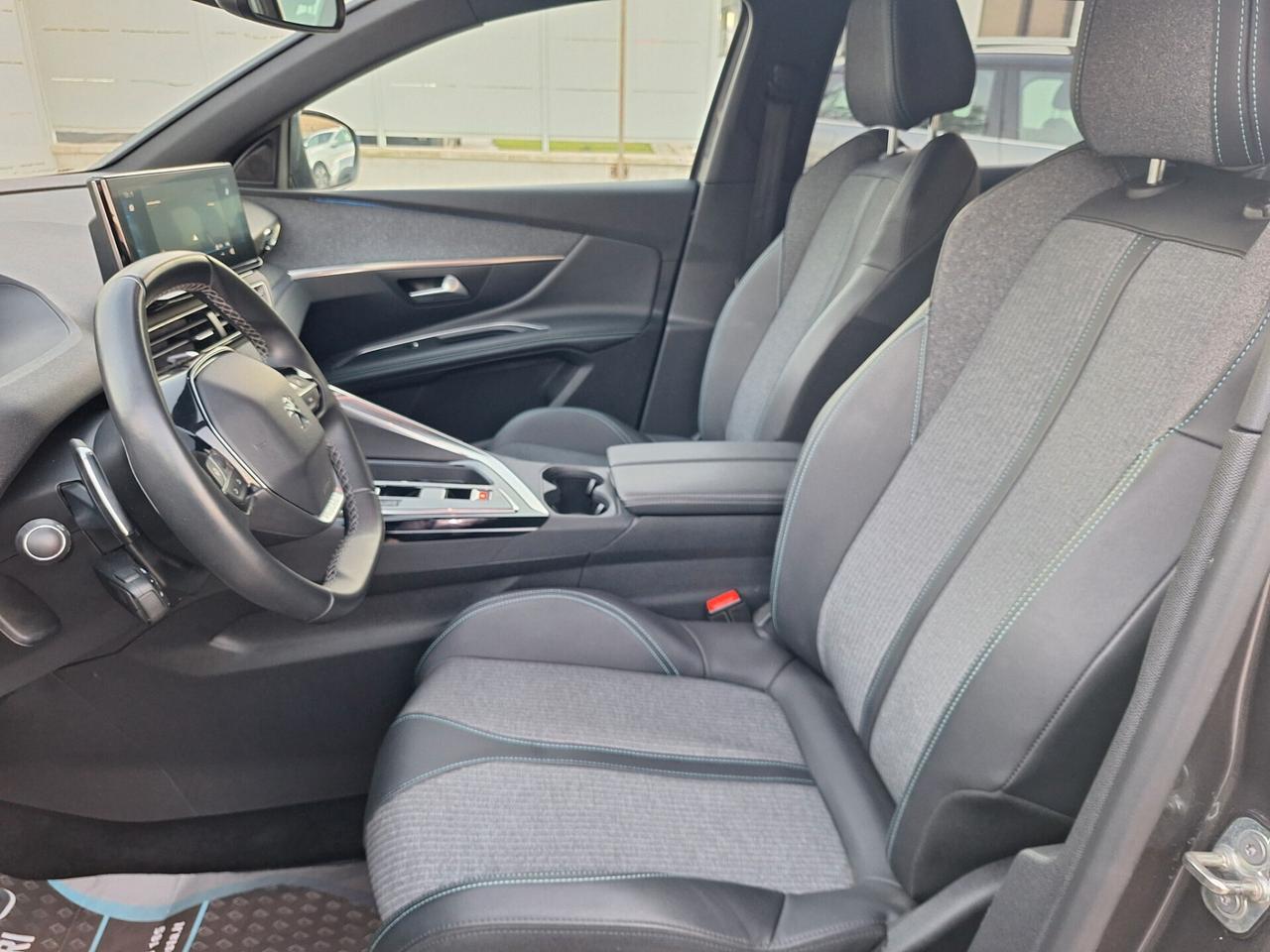 Peugeot 3008 ALLURE PACK 1.5 HDi 130cv EAT8 NAV+RETROCAM. - 2023