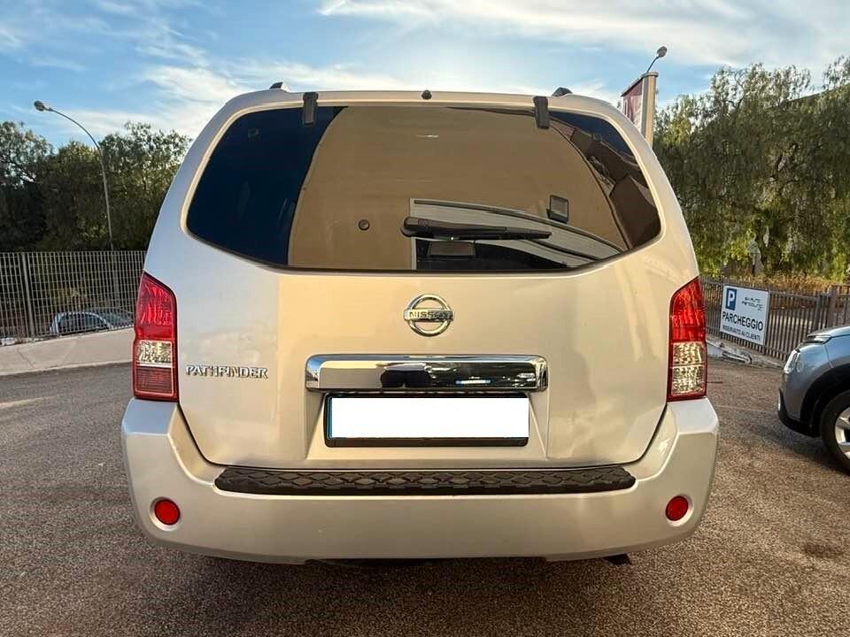 Nissan Pathfinder 2.5 dCi XE Plus 4x4 7 posti