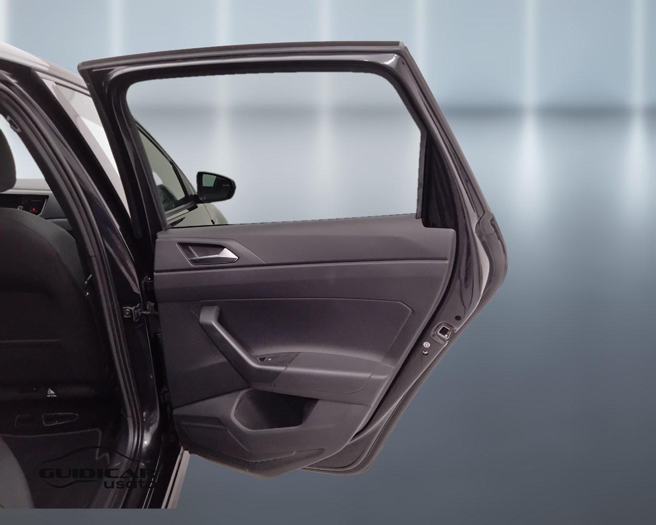 VOLKSWAGEN Polo VI 2022 - Polo 1.0 tsi R-Line 95cv
