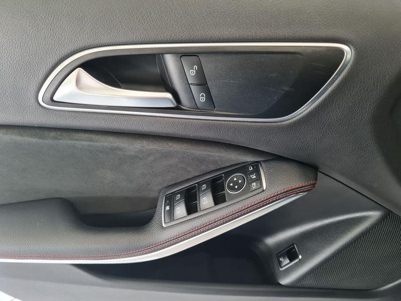 Mercedes-Benz GLA GLA 200 d Automatic 4Matic Premium!CARPLAY!PDC!LED!NAVI!