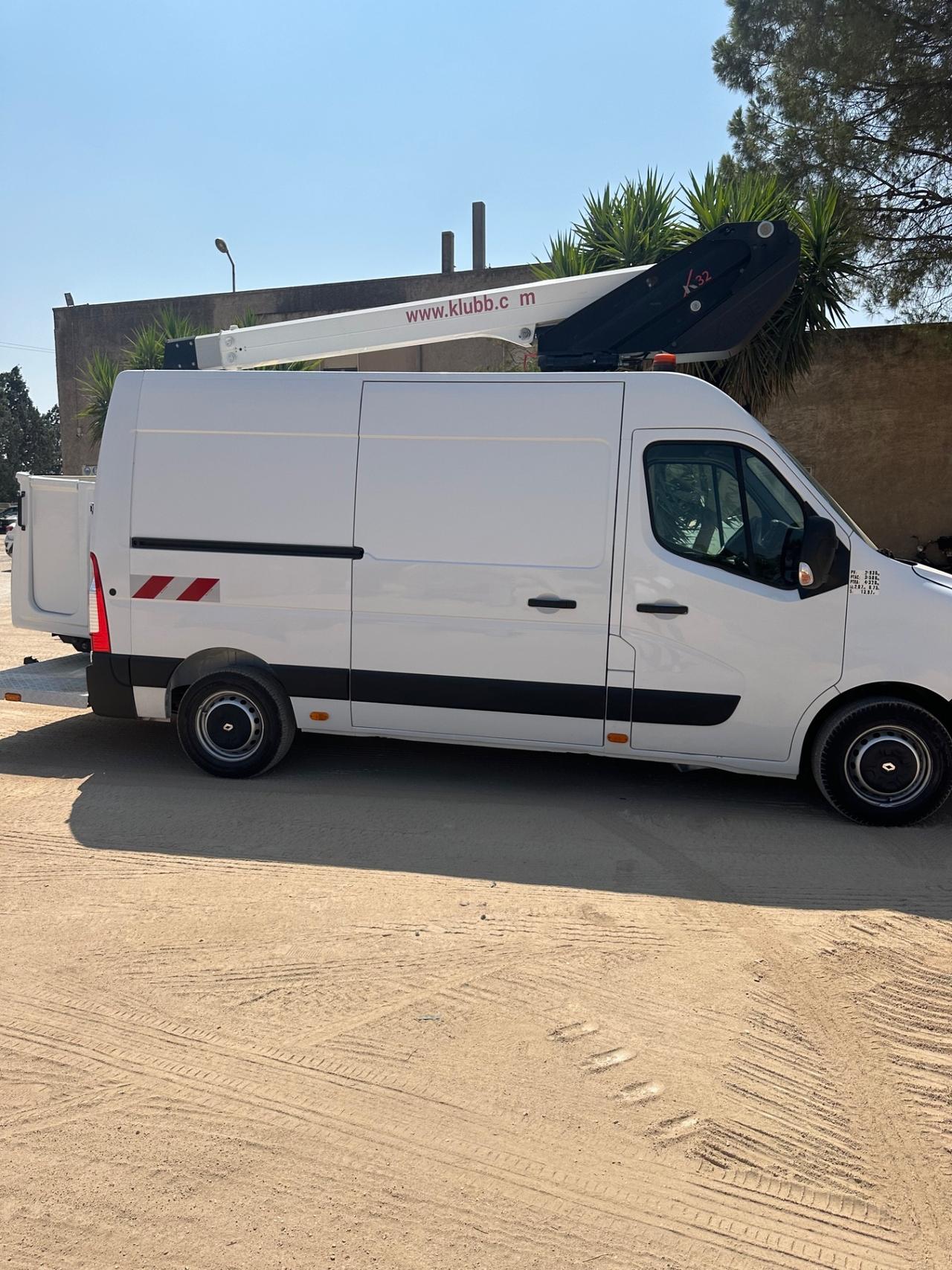 Renault master con piattaforma