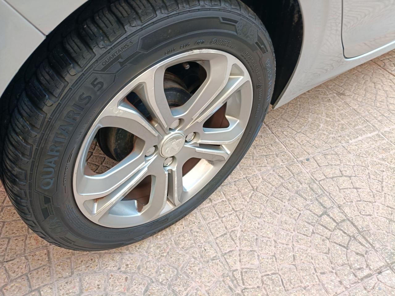 PEUGEOT 208 1.4 HDI-NEOPATENTATI-UNIPRO-Euro5890Euro