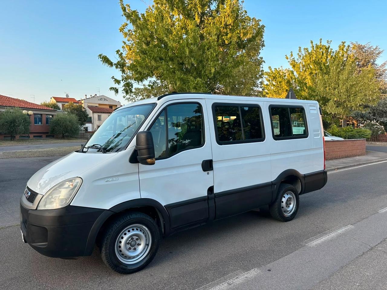 Iveco Daily 29L14 2.3 Hpt 9 posti con gancio traino