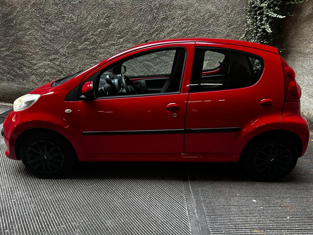 Peugeot 107 1.0 68CV 5p. Sweet Years 2Tronic