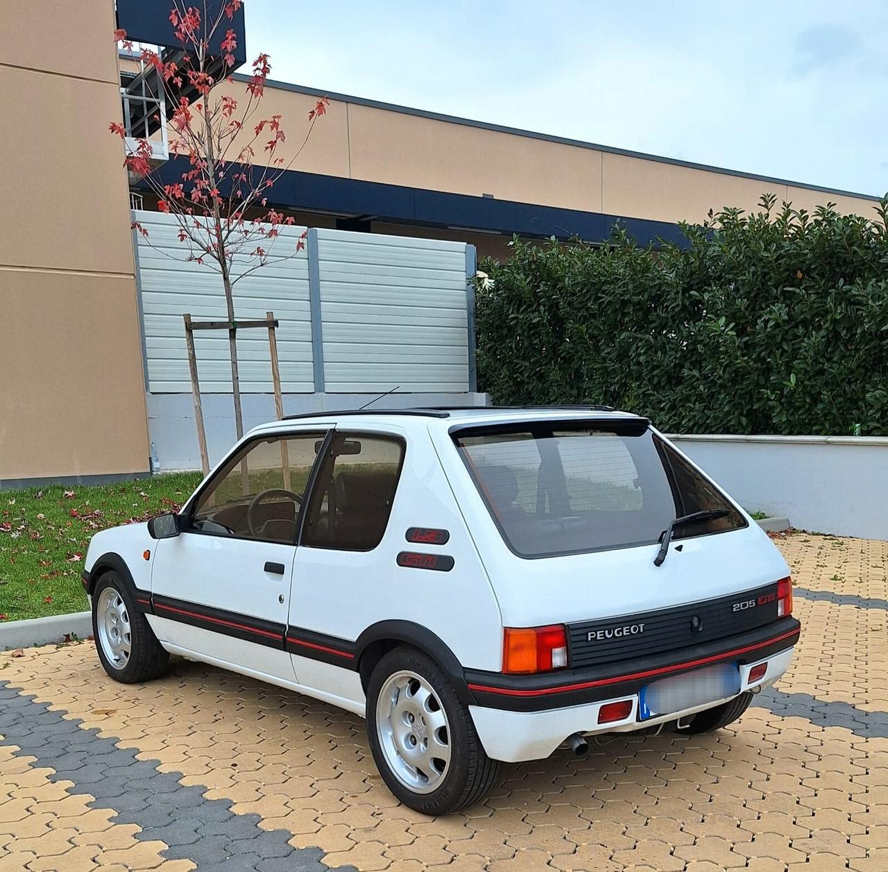 Peugeot 205 1.9 GTI - TETTO APRIBILE - RESTAURO TOTALE