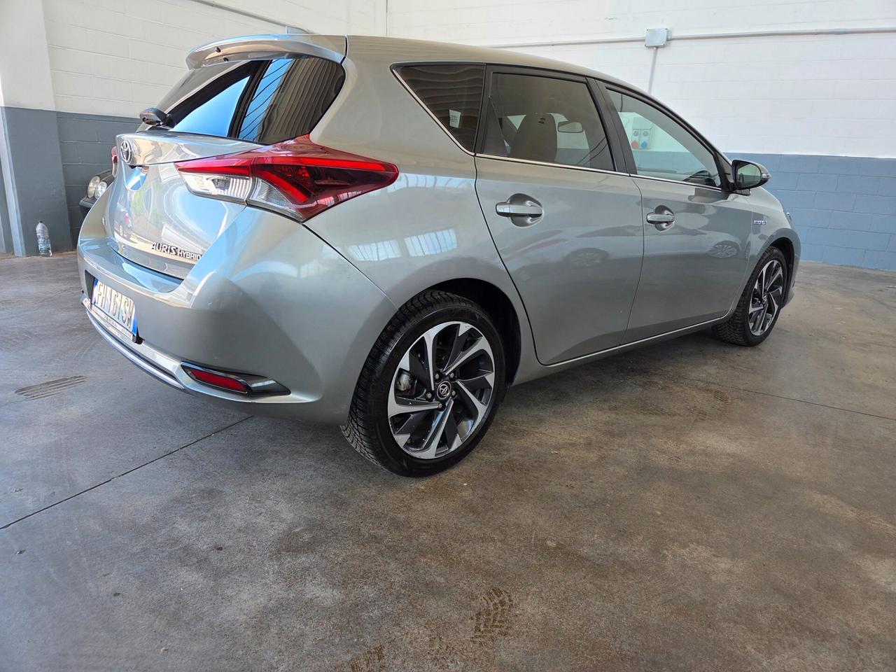 Toyota Auris 1.8 Hybrid Lounge