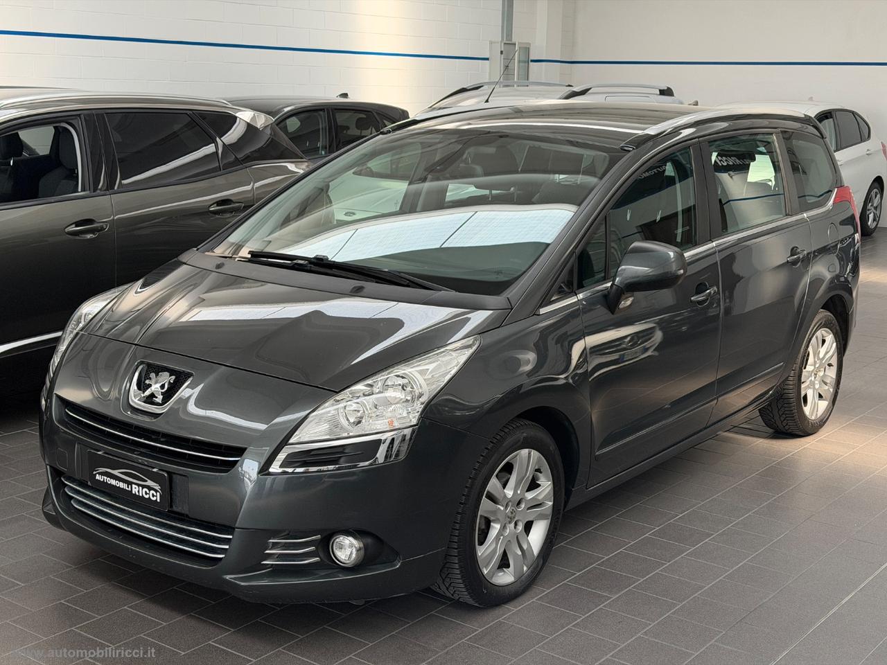 PEUGEOT 5008 1.6 HDi 115 CV 7 POSTI