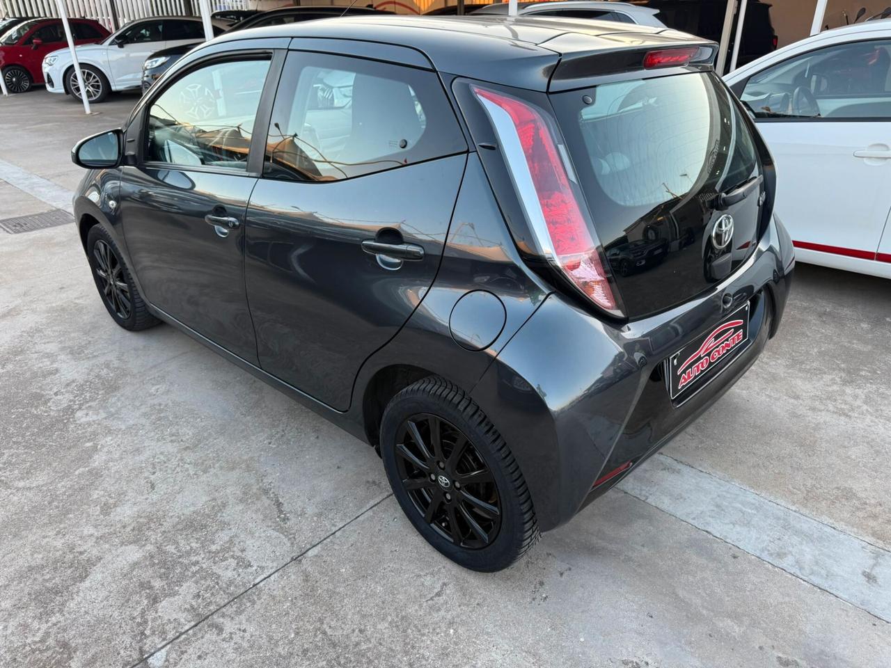 Toyota Aygo 1.0 VVT-i 69 CV 5 porte x-clusiv