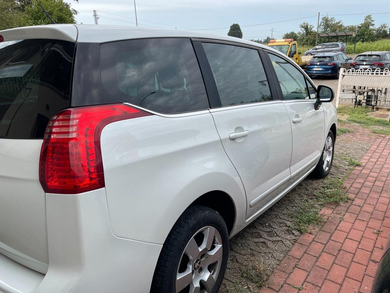 Peugeot 5008 BlueHDi 120 S&S Business