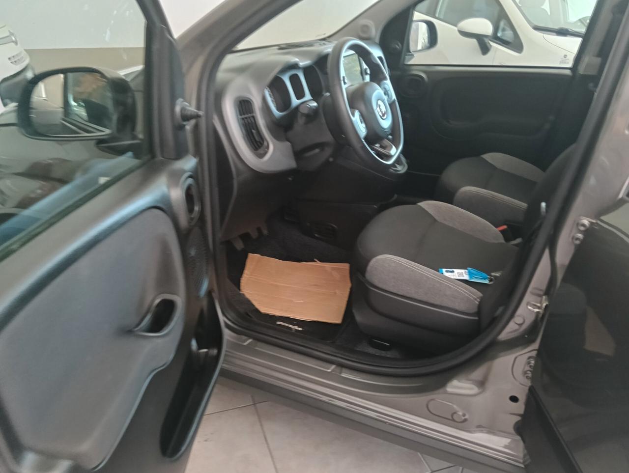 Fiat Panda Hybrid city life