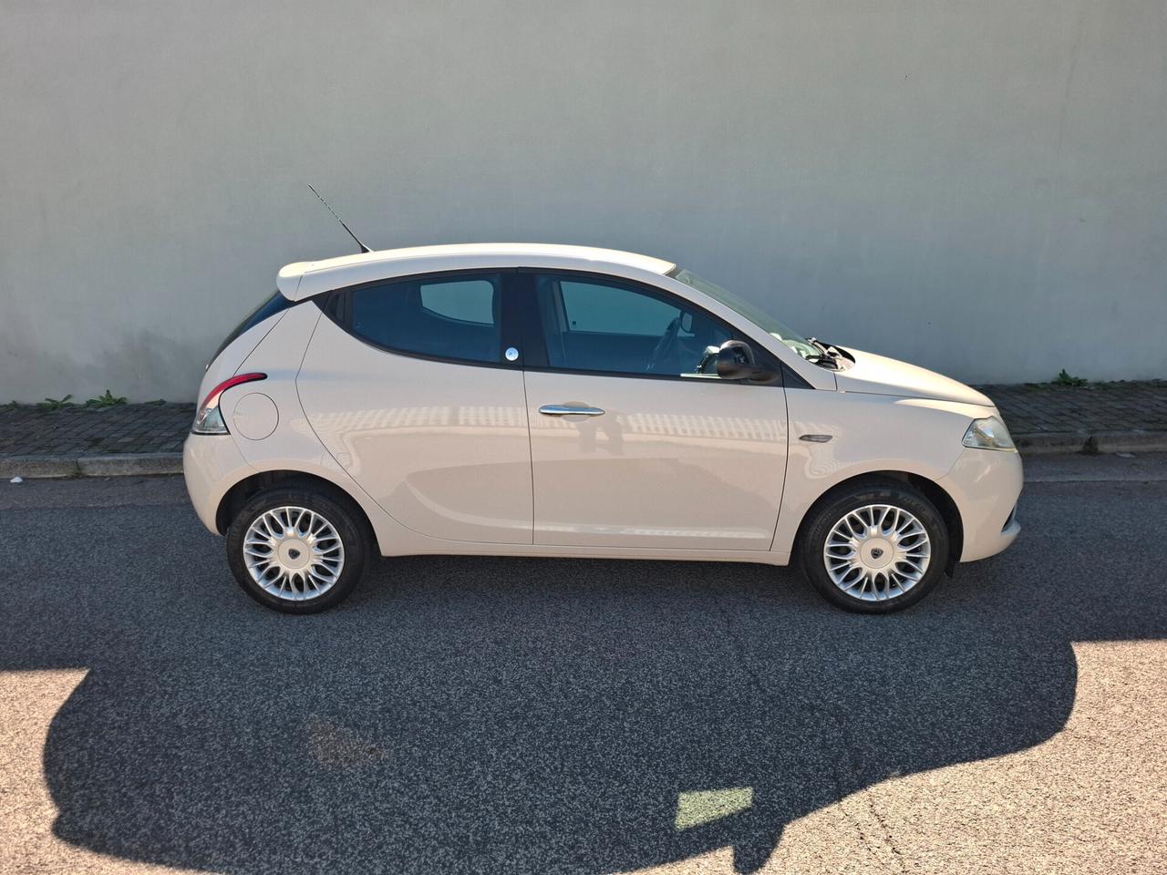 Lancia Ypsilon 1.2 69 CV 5 porte GPL Ecochic Silver