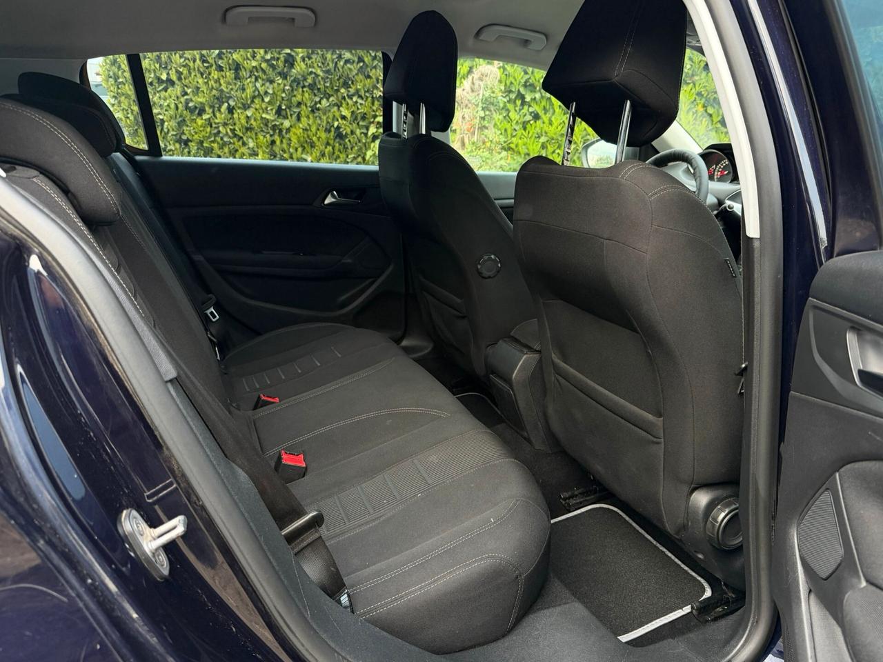 Peugeot 308 1.6 8V e-HDi 112CV Stop&Start robotiz. 5p. Business