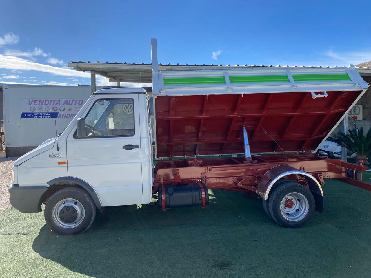 Iveco Daily 35-12 Ribaltabile Trilaterale 3 Posti