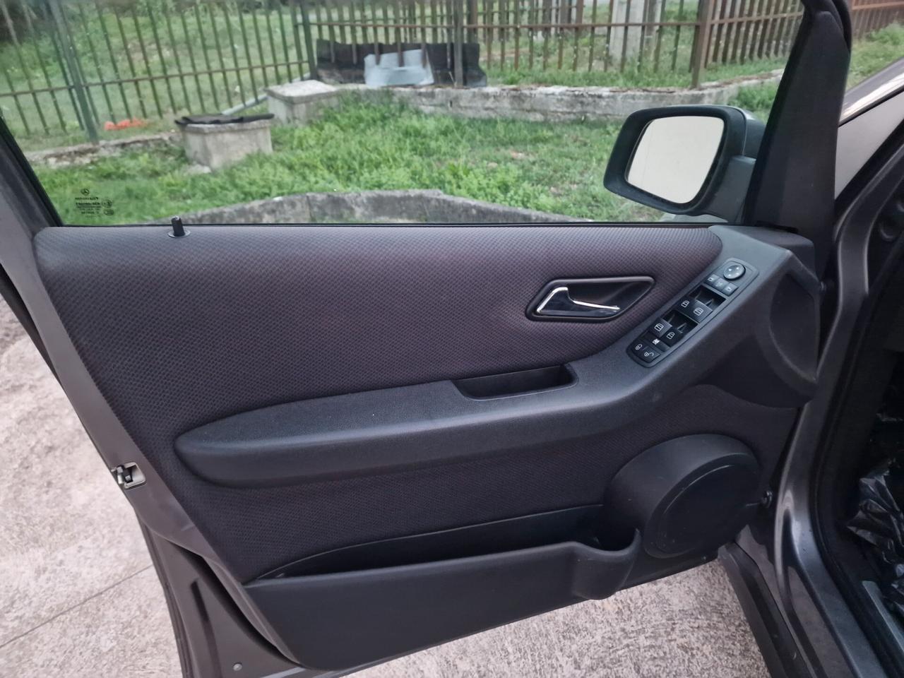 Mercedes A 160 CDI BlueEFFICIENCY Executive "neopatentati"