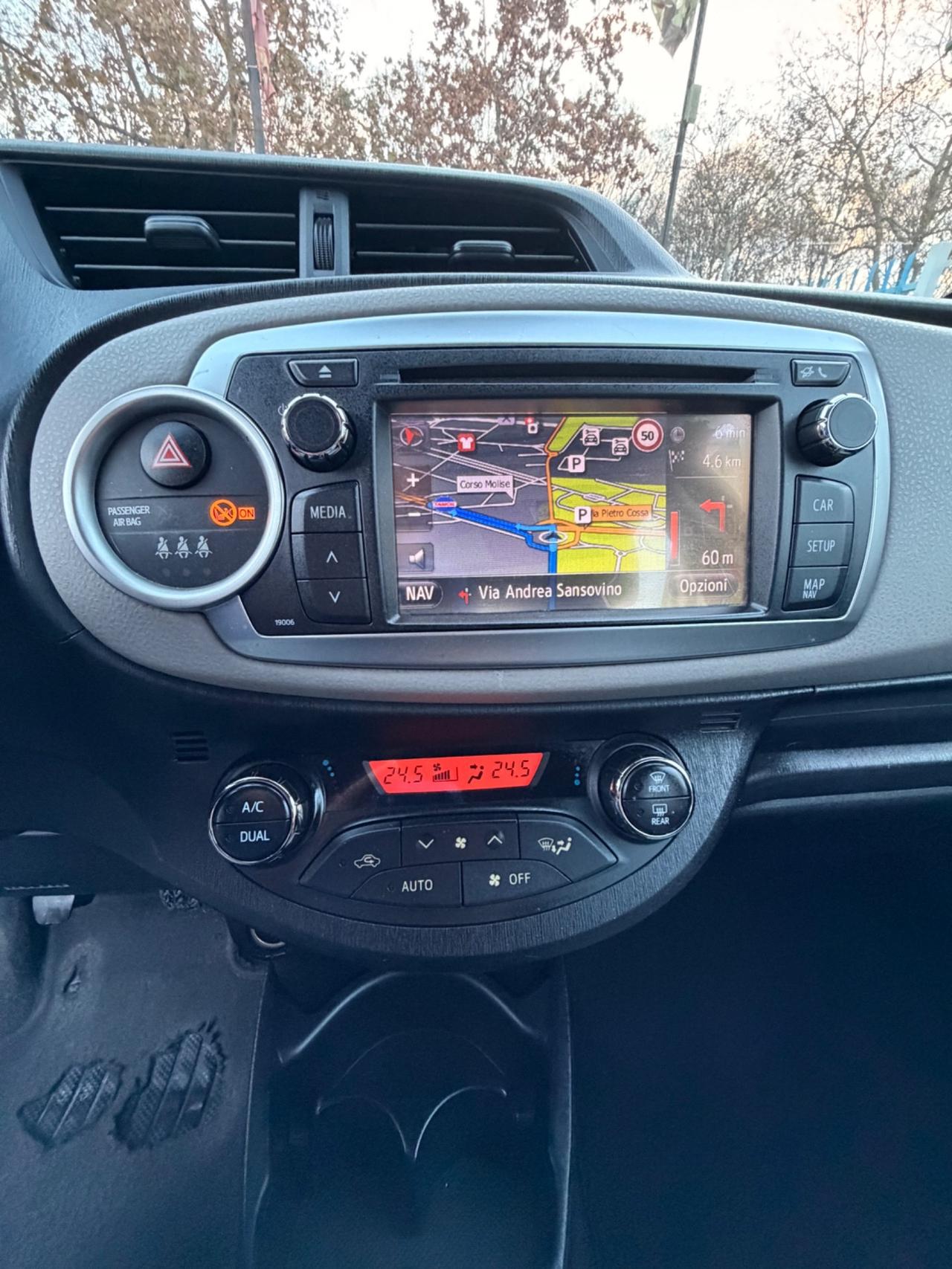 Toyota Yaris 1.0 5 porte Lounge Navi