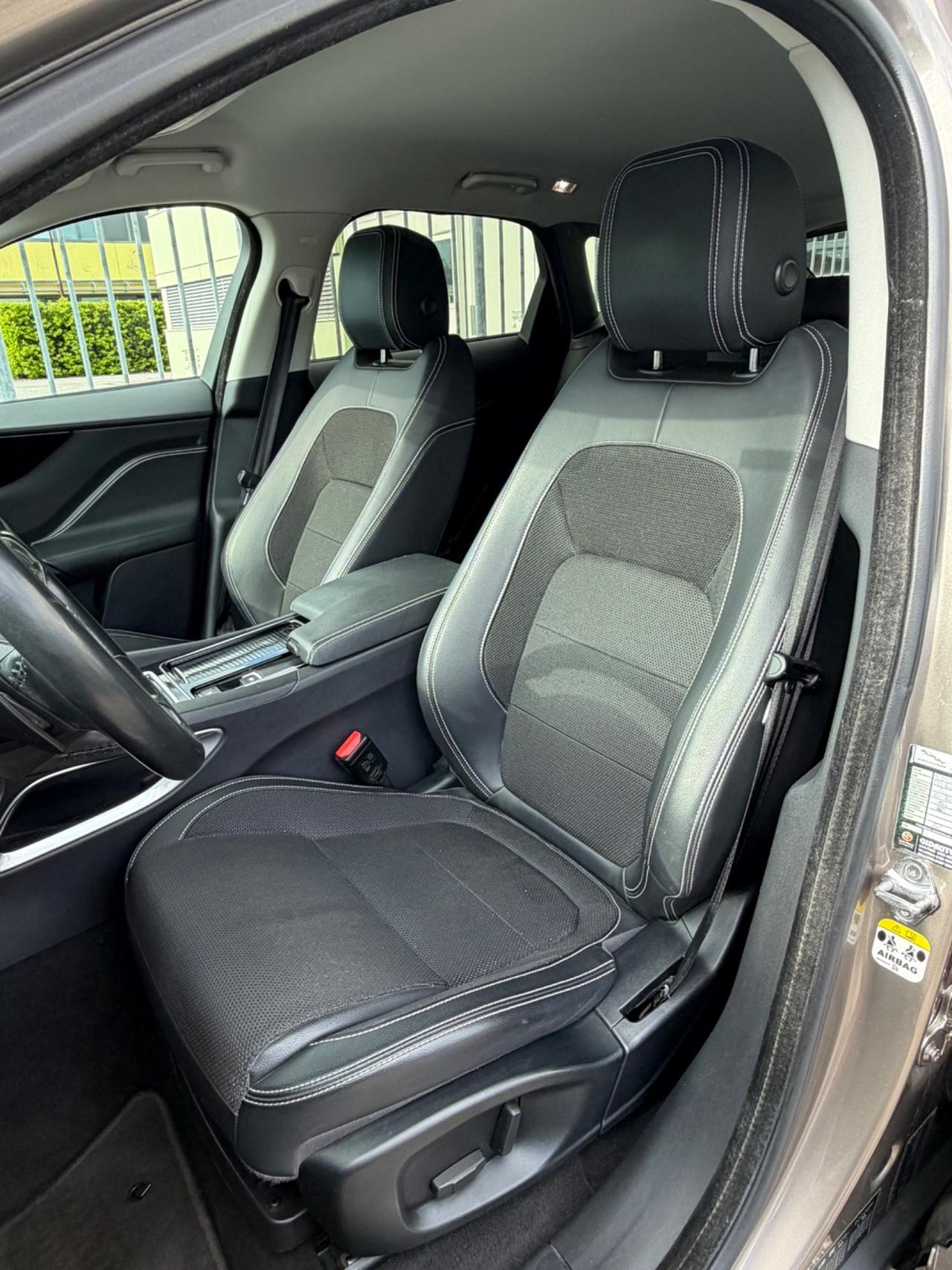 Jaguar F-Pace 2.0 D 180 CV AWD aut. R-Sport