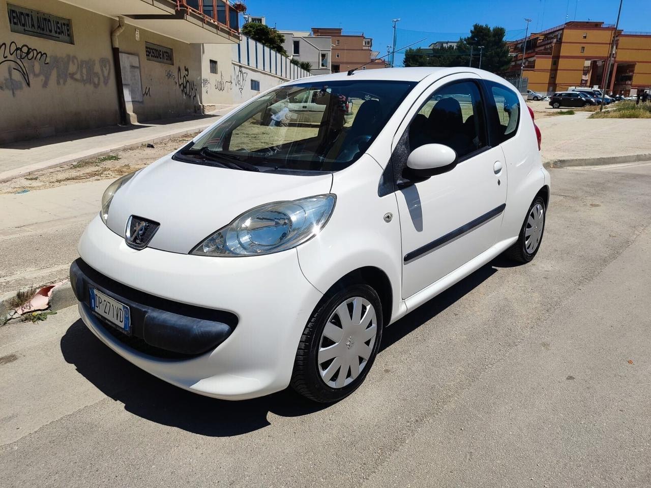 Peugeot 107 1.0 BENZ. 68CV.