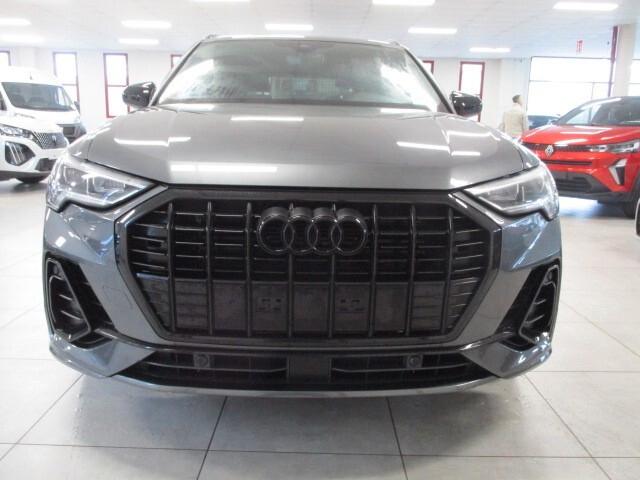 Audi Q3 SUV (35) Blackline 2.0 TDI 150CV S-Tronic