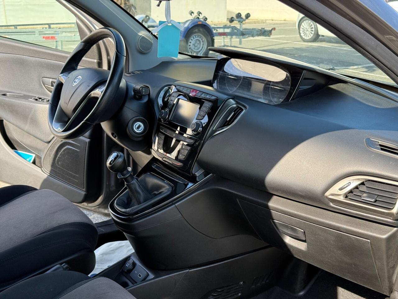Lancia Ypsilon 1.2 69 CV-GPL-PERMUTABILE