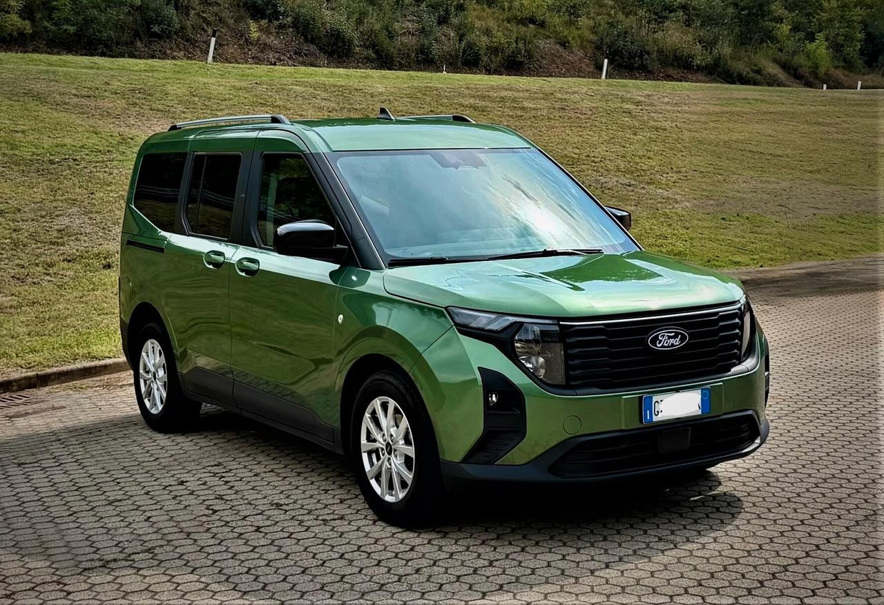 Ford Tourneo Courier 1.0 EcoBoost Titanium
