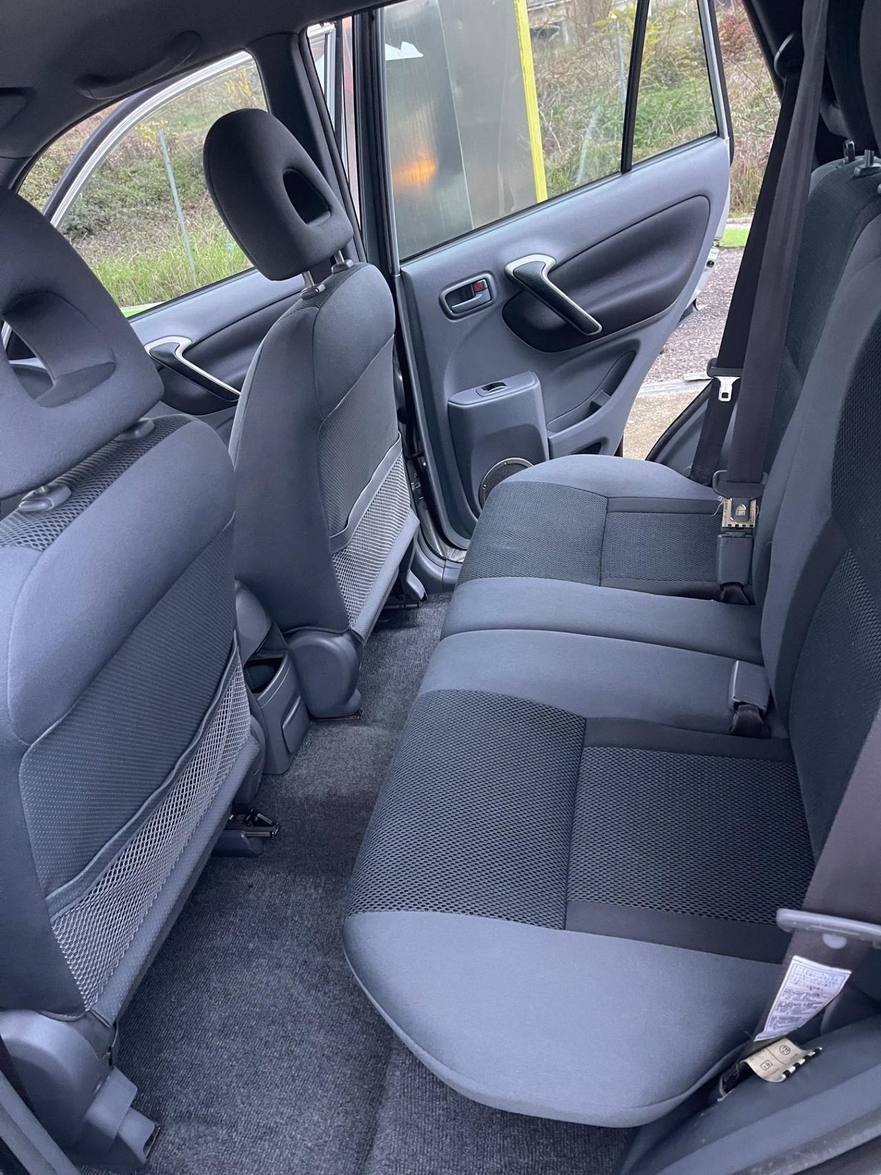 Toyota RAV 4 RAV4 2.0 16V cat 5 porte Sol