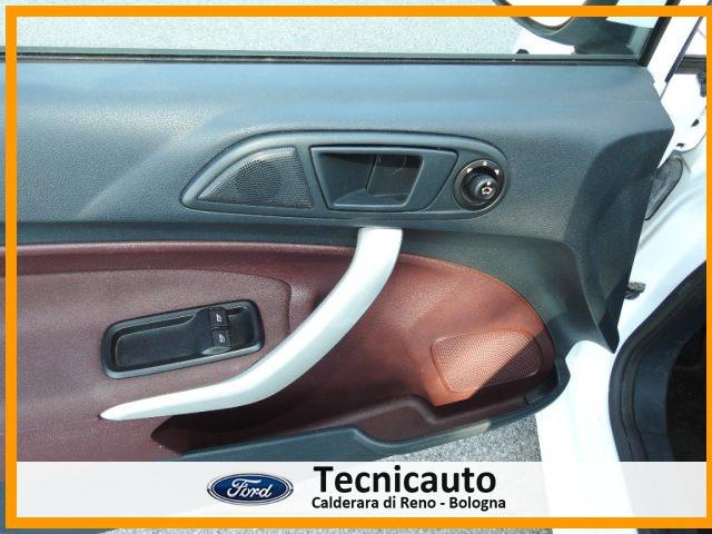 FORD Fiesta 1.4 5 porte Bz.- GPL Titanium *OK NEOPATENTATO*