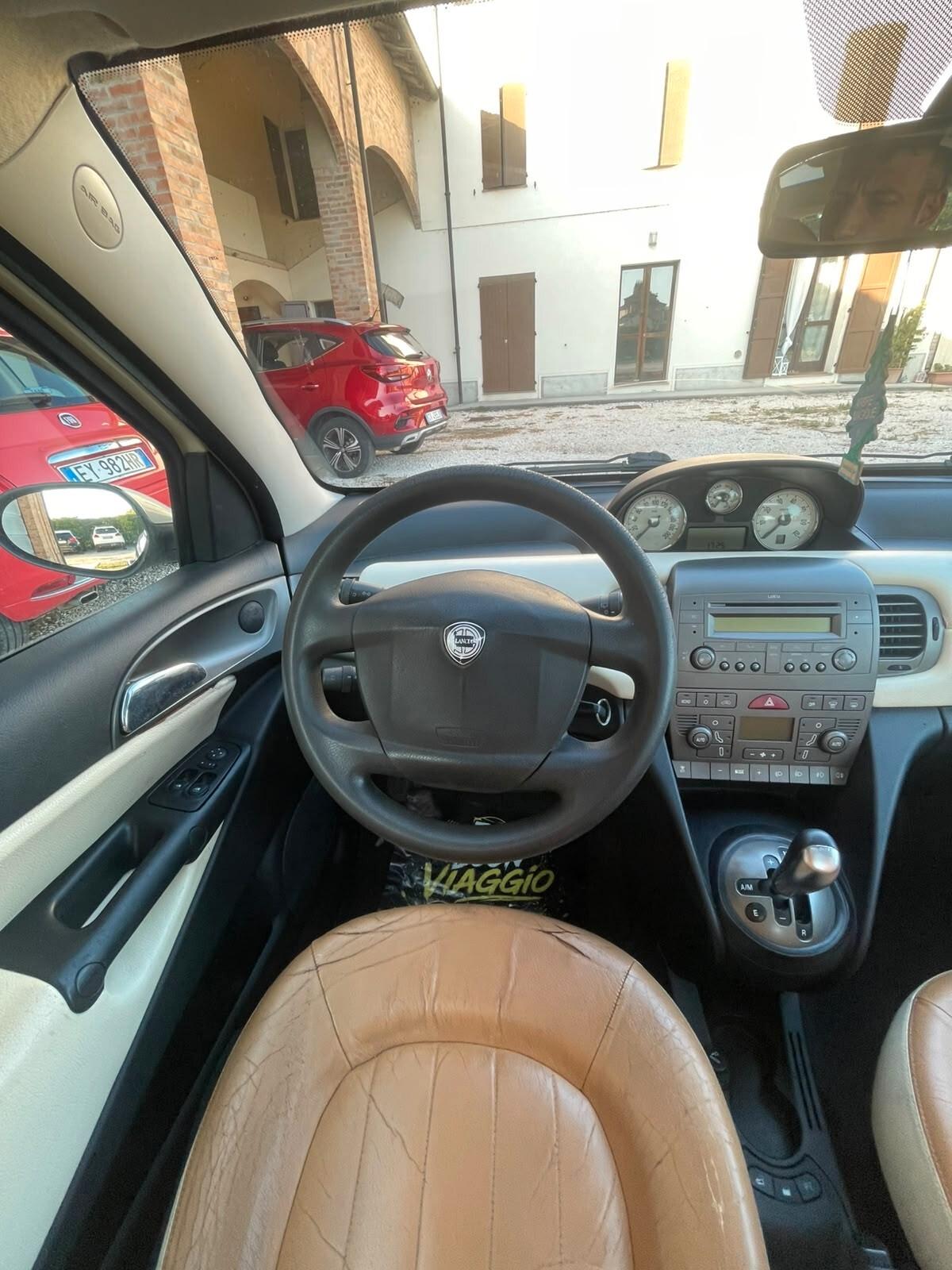 Lancia Ypsilon 1.4 16V Platino