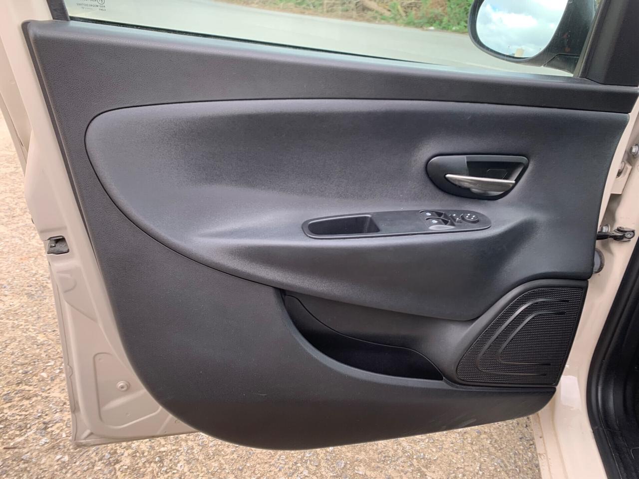 Lancia Ypsilon 1.2 69 CV 5 porte Gold