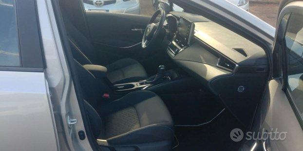 TOYOTA COROLLA HBRID 98cv NEO PATENTATI APPLE CAR PLAY BLUETOOTH CRUISE CERCHI MULTIFUNZIONE